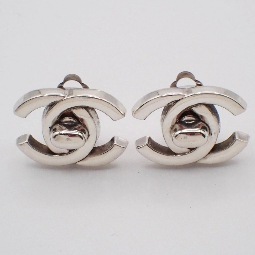 CHANEL CC Logo Button Earring 96P Clip-On Silver-Plated France Vintage 76RL808